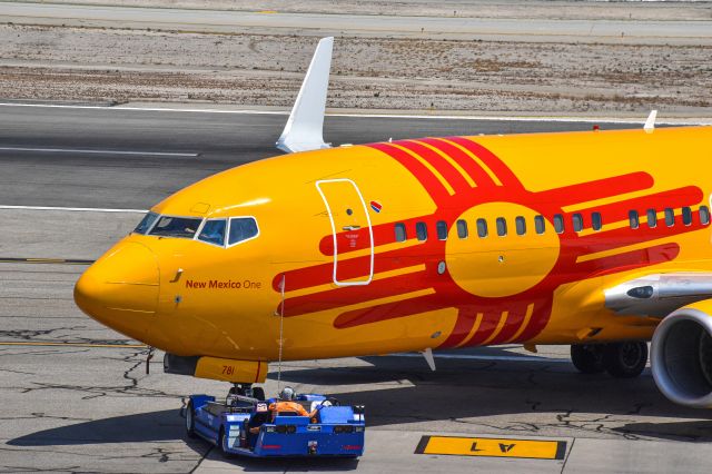 Boeing 737-700 (N781WN) - Southwest New Mexico pushing back to depart from Burbank 