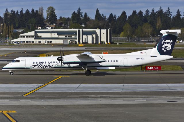 de Havilland Dash 8-400 (N445QX)