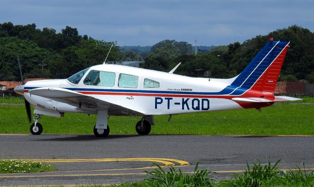 Piper Cherokee Arrow (PT-KQD)