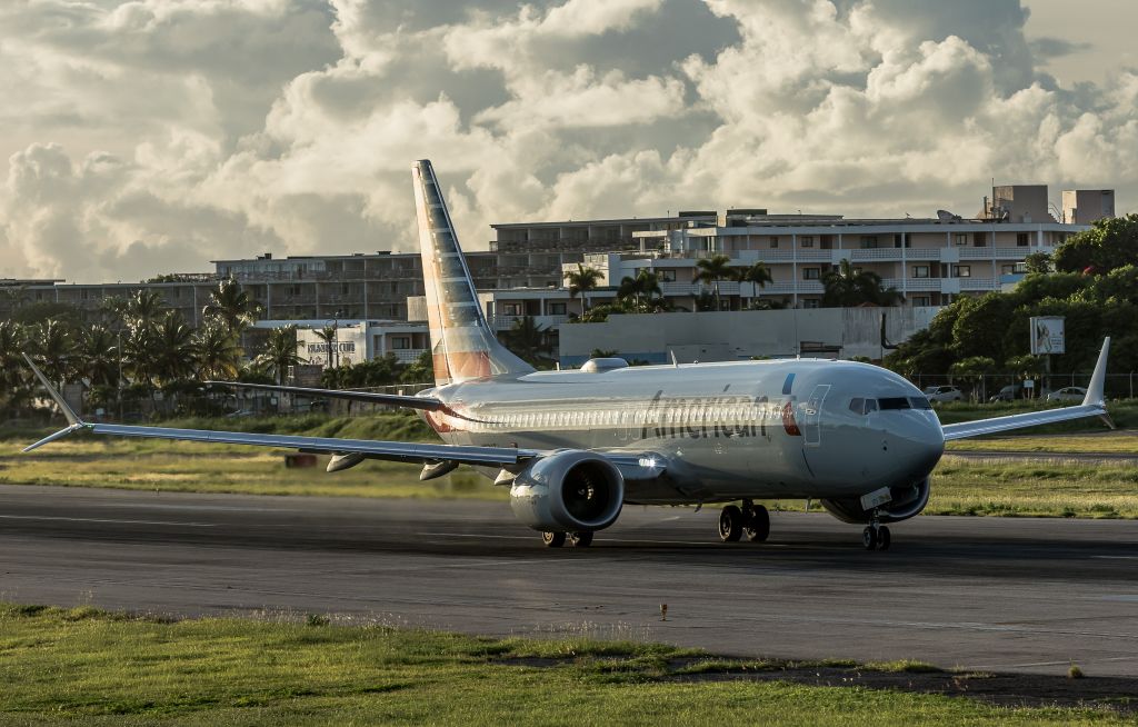 Boeing 737 MAX 8 (N330TJ)