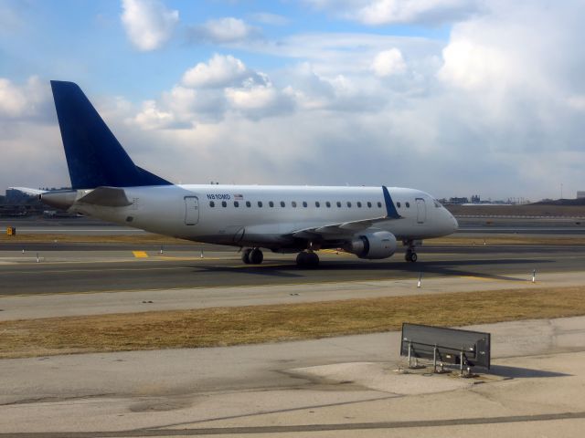 Embraer 170/175 (N810MD)