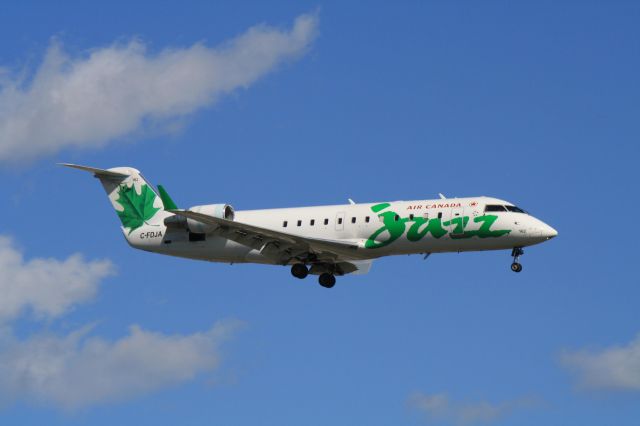 Canadair Regional Jet CRJ-200 (C-FDJA)