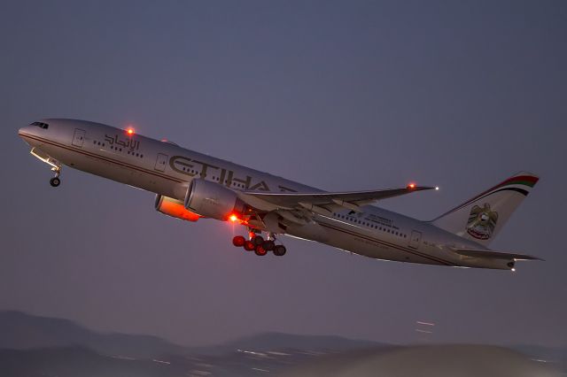 Boeing 777-200 (A6-LRE)