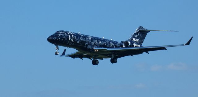 Bombardier Global Express (N82EM) - On short final is this 2007 Bombardier Global Express XRS in the Summer of 2022.