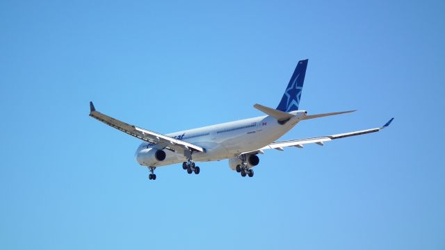 Airbus A330-300 (C-GTSD) - Landing flight TSC732 at LEMD