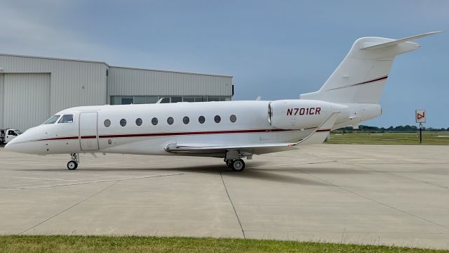 IAI Gulfstream G280 (N701CR) - N701CR, operating as EJM701, taxiing up after arrival from KENW. br /br /This aircraft is a 2018 Gulfstream G280, S/N 2168, and is operated by Executive Jet Management. 7/4/22.  