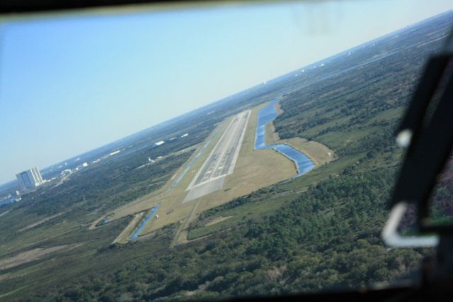 — — - NASA947 (N947NA) rolling into Rwy 15, KTTS