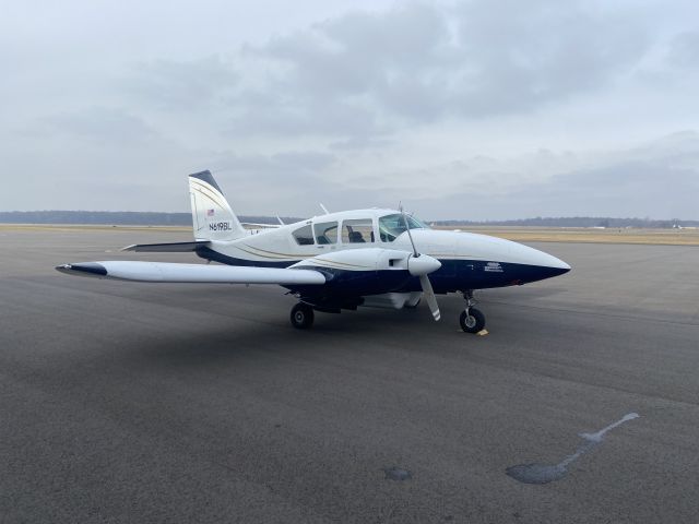 Piper Aztec (N619BL)