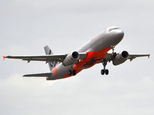 Airbus A320 (VH-VQW) - Getting airborne off runway 23. Friday 5th October 2012.