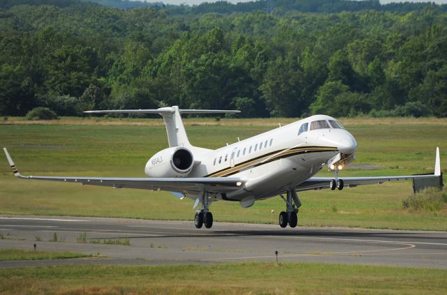 Embraer ERJ-135 (N904LX)