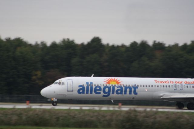 McDonnell Douglas MD-83 (N415NV)