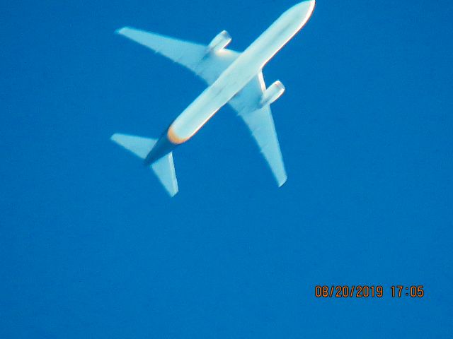 BOEING 767-300 (N302UP)