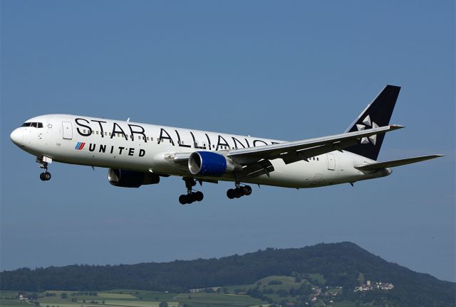 BOEING 767-300 (N653UA) - Boeing 767-322ER  United Airlines  LSZH Zurich-Kloten Airport Switzerland  21.June 2011  "Star Alliance"