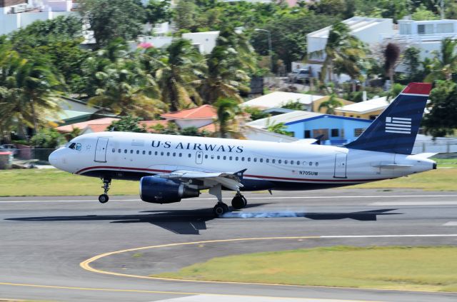 Airbus A319 (N705UW) - US Airways Touches down rwy 10