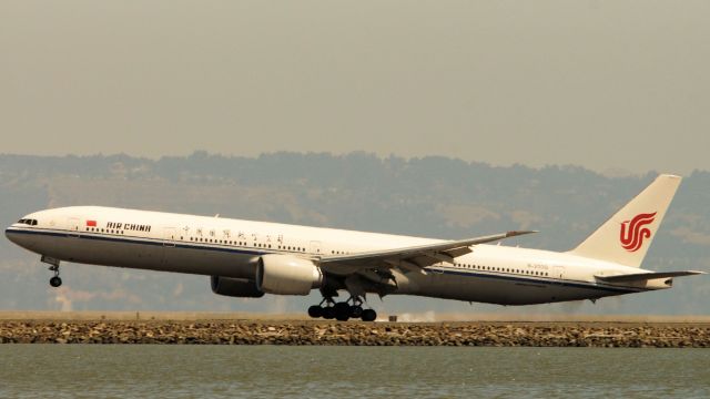 BOEING 777-300ER (B-2038)