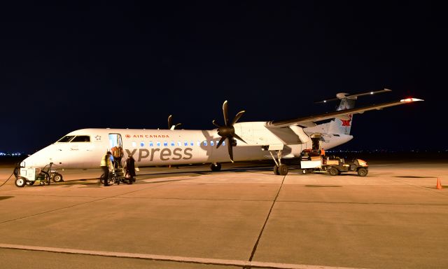 de Havilland Dash 8-400 (C-GGNY) - Jazz Air De Havilland Canada DHC-8-402Q Dash 8 C-GGNY in Windsor 