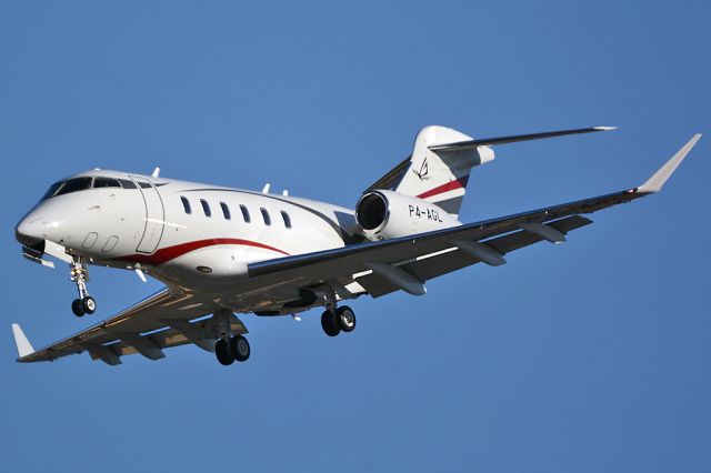 Canadair Challenger 350 (P4-AGL)