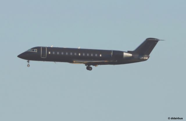 Canadair Regional Jet CRJ-200 (LY-ZAB)