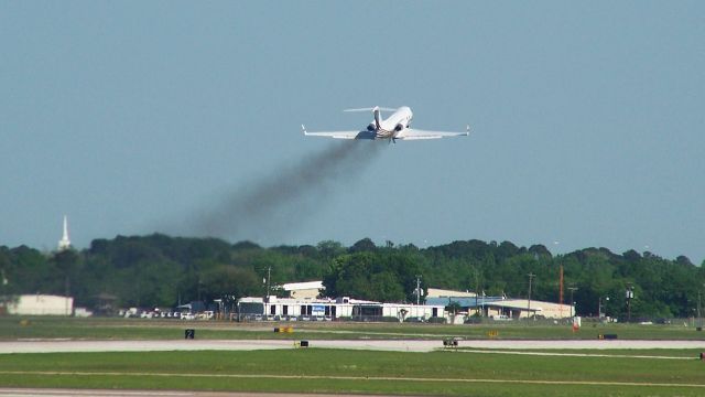 Gulfstream American Gulfstream 2 (N148V) - Sound and smoke!