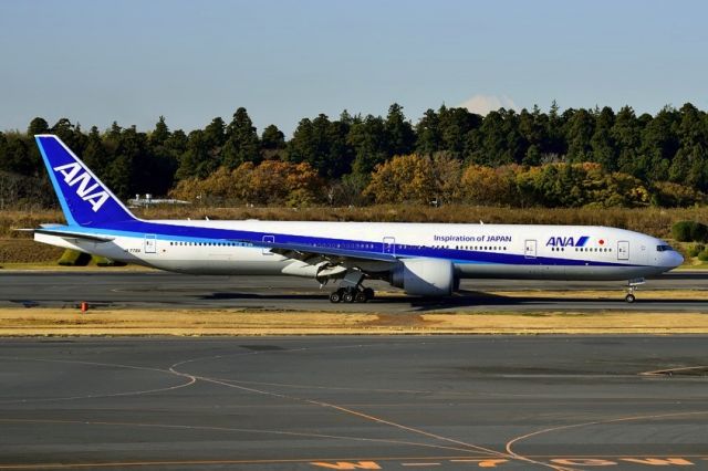 BOEING 777-300 (JA778A) - On landing final run. Fuji-san behind