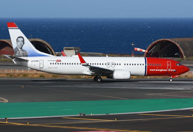 Boeing 737-800 (LN-ENR)