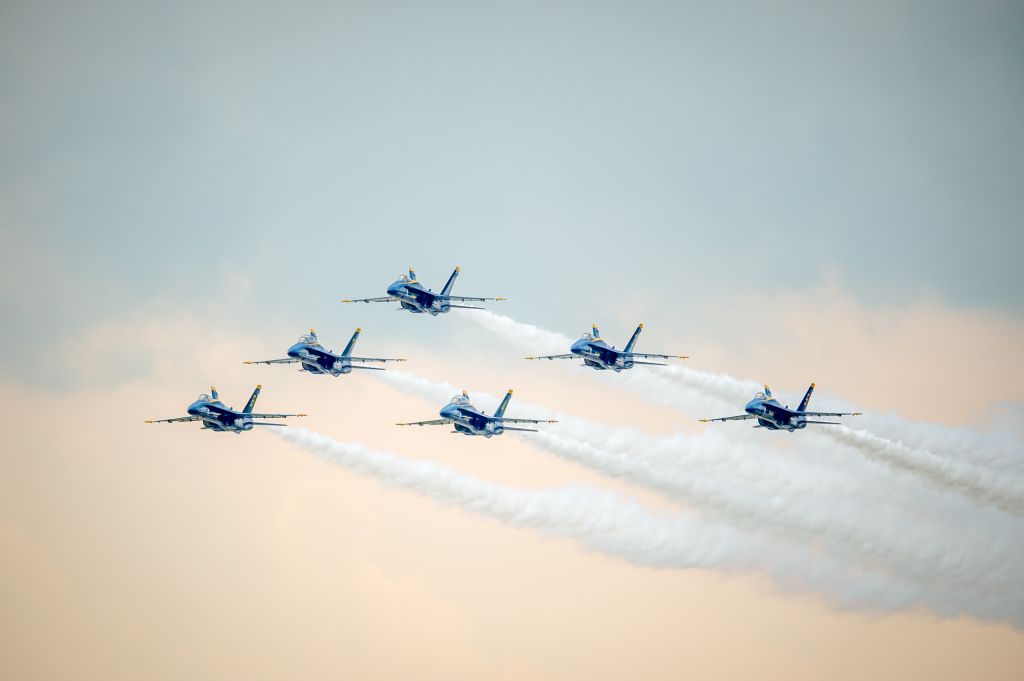 McDonnell Douglas FA-18 Hornet —
