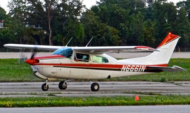 Cessna Centurion (N6661N) - Cessna 210 taxing in at EAA AirVenture 2015!