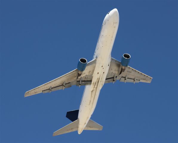 BOEING 767-300 (N763BK)