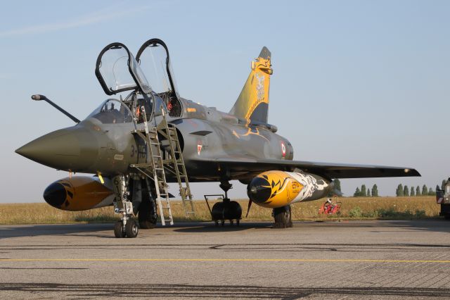 — — - 20180714 Participant Mirage 2000D of the Bastille Parade overhead Paris 