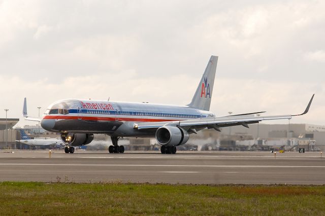 Boeing 757-200 (N196AA) - Silver Bird as The on-time machine on FlightAware.Com @ KBOS Logan !