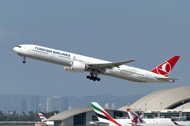 BOEING 777-300 (TC-LJJ)