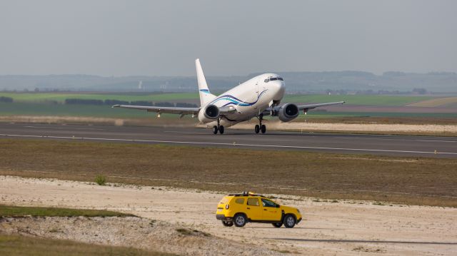 Boeing 737-700 (P4-EBO)