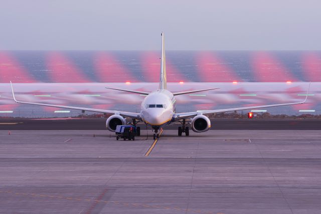 Boeing 737-800 (EI-EKA)