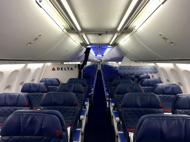 Boeing 737-900 (N806DN)