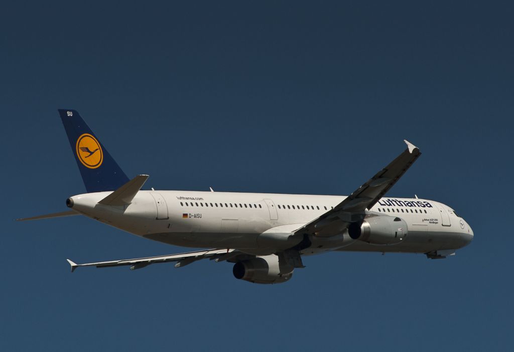 Airbus A321 (D-AISU) - 2013:05:11     14:22:34