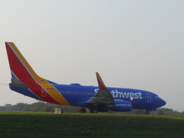 Boeing 737-700 (N741SA)