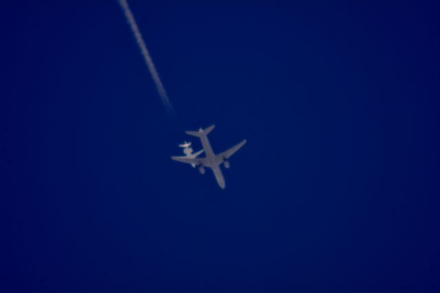 Boeing 757-200 (N41140) - United 1178 Newark Liberty Intl to San Francisco Intl 34,000 ft. under a Dassault Falcon 2000 at 40,000 ft west of Cleveland 07.22.15.