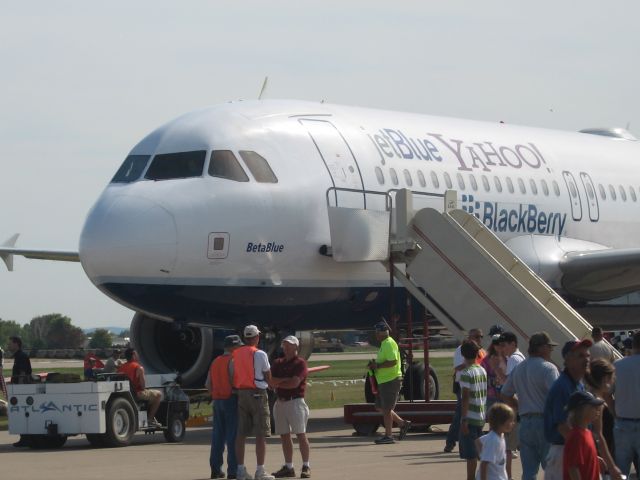 Airbus A320 (N651JB)