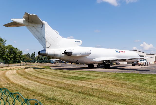 BOEING 727-200 (N215WE)