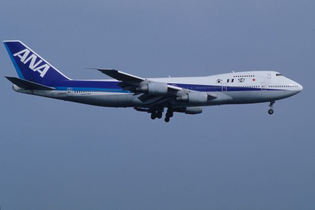 BOEING 747SR (JA8146) - Final Approach to Tokyo-Haneda Intl Airport Rwy22 on 1997/05/03