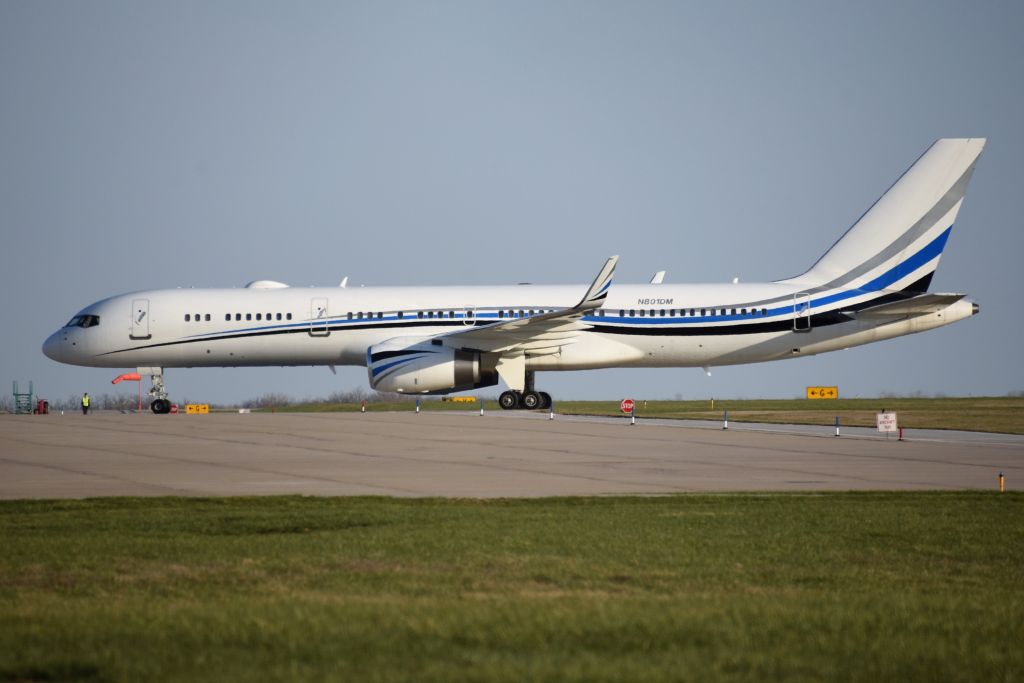 Boeing 757-200 (N801DM) - Taxiing on to the IAB ramp, 03-26-23