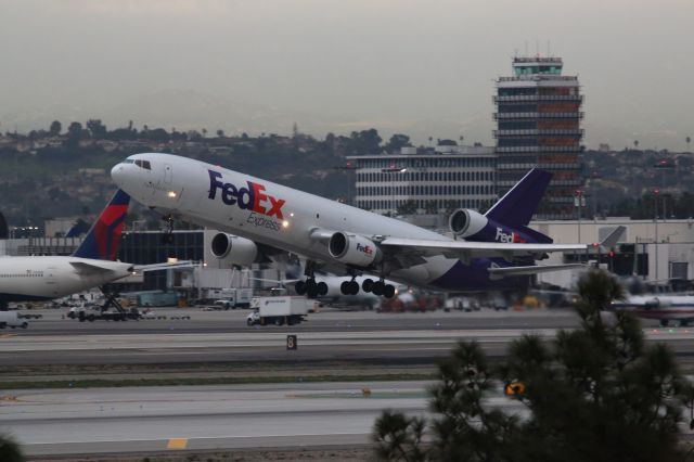 Boeing MD-11 (N590FE)