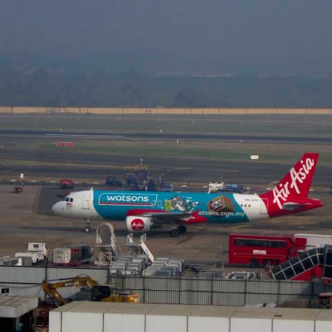 Airbus A320 (9M-AHX)