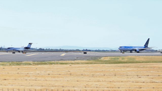 BOEING 767-300 (N1997A) - N1997A and N550LK are lining up for take off.