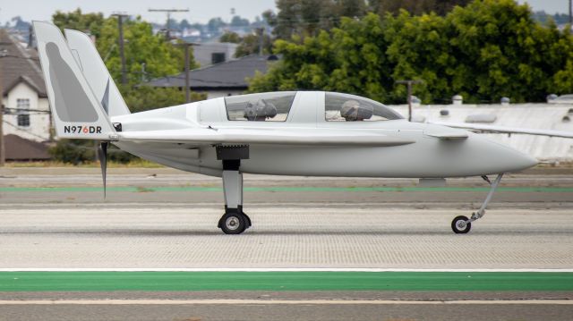 Experimental  (N976DR) - Landing at Santa Monica with some interesting headgear