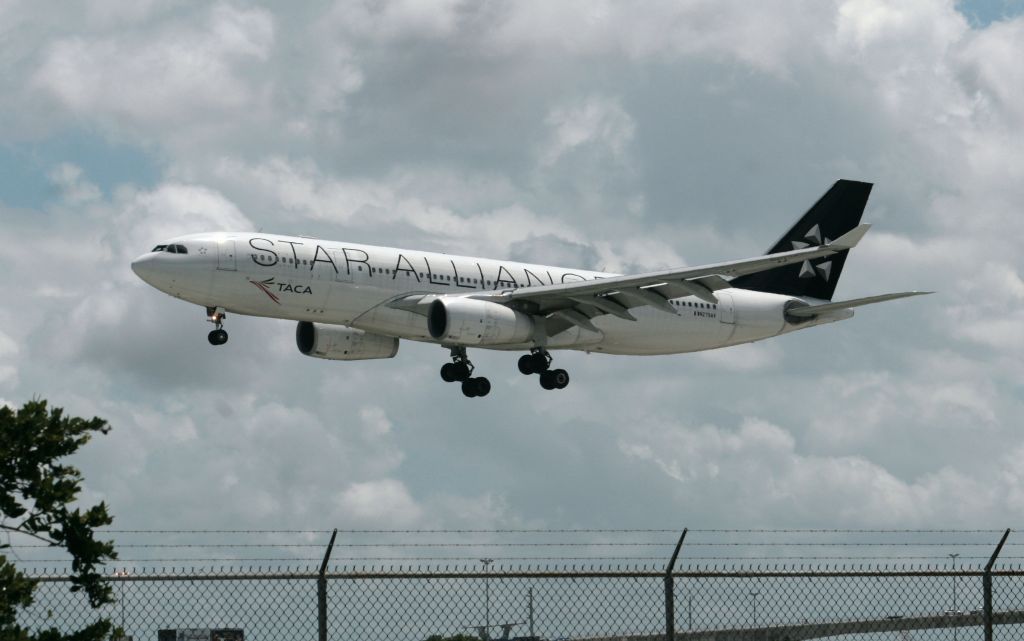 Airbus A330 (N279AV)