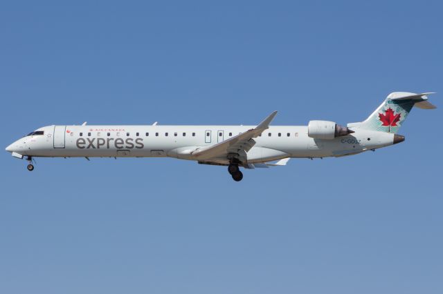 Canadair Regional Jet CRJ-900 (C-GDJZ)