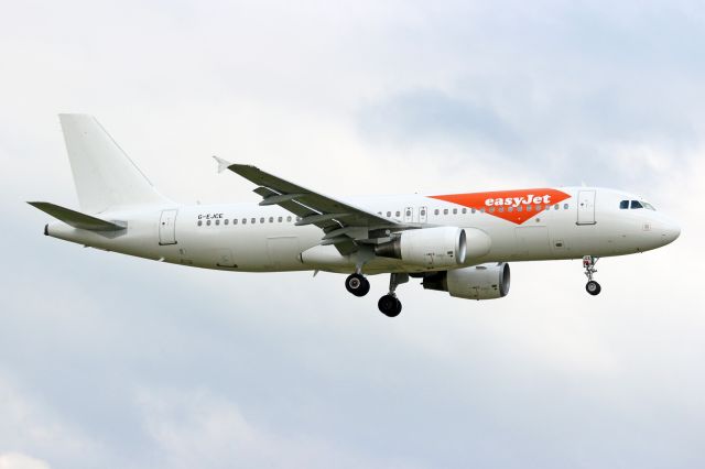 Airbus A320 (G-EJCE)
