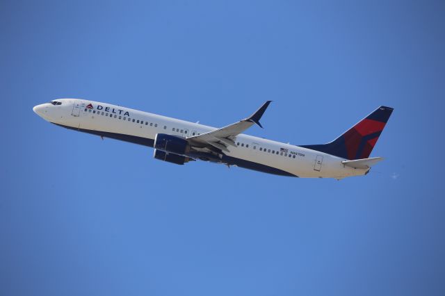 Boeing 737-900 (N887DN)