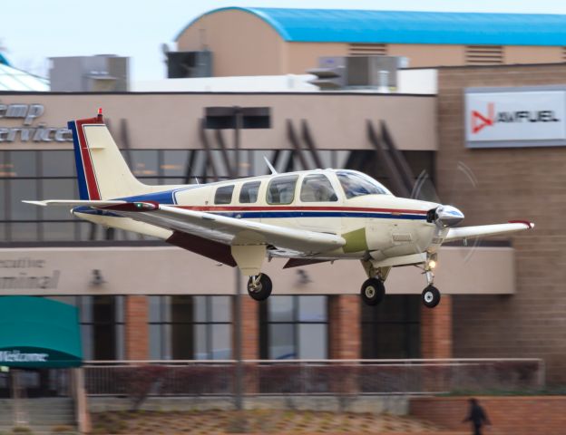 Beechcraft Bonanza (36) (N6672B)